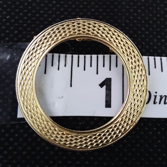Vintage Circle Gold Tone Pin Brooch - Picture 6 of 6